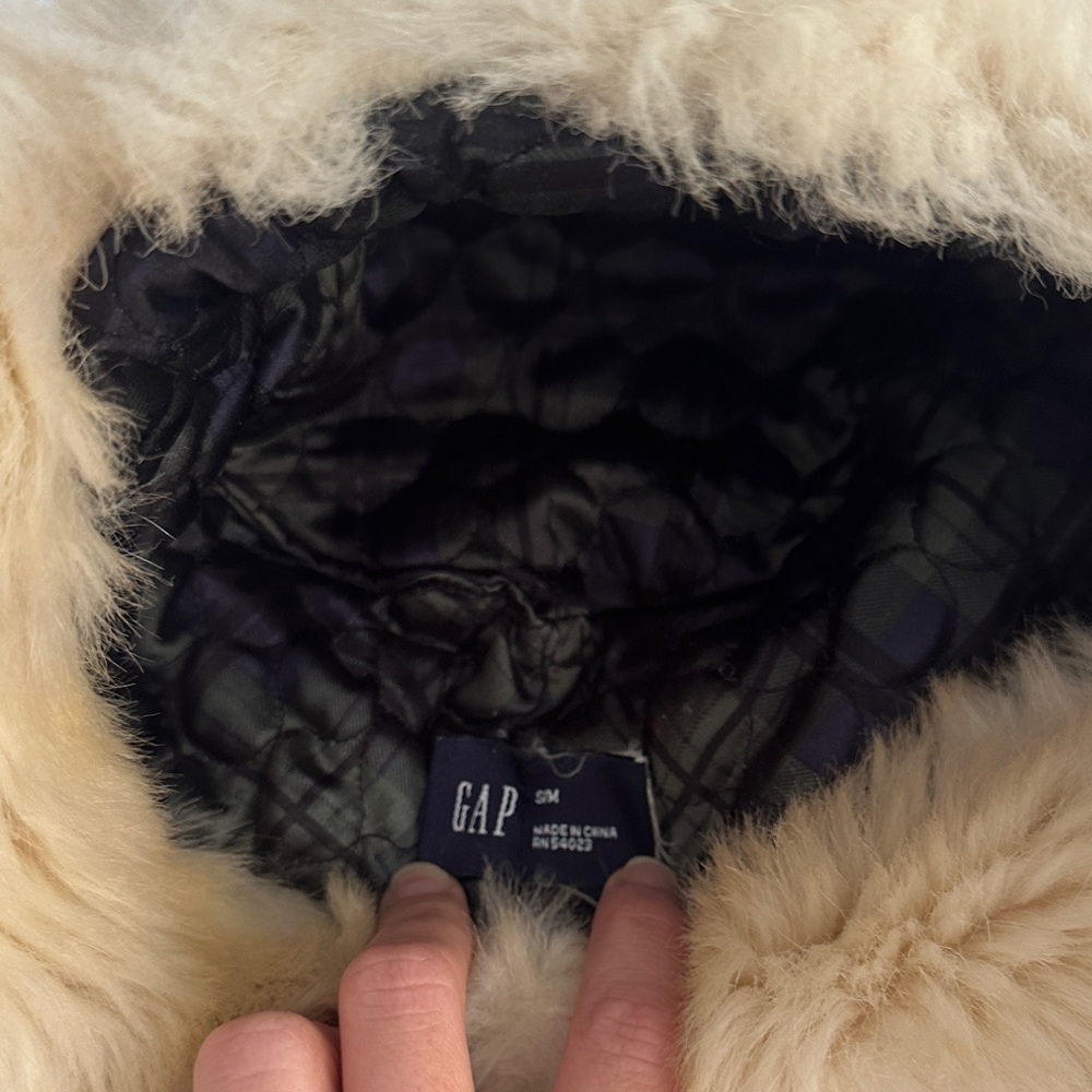 Fluffy Gap Hat - image 3